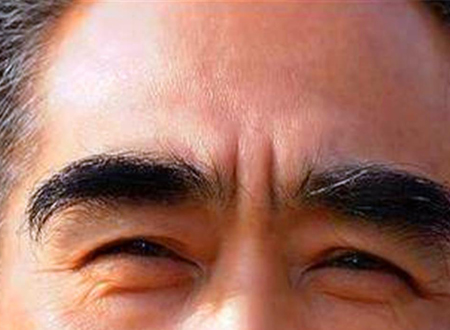 男人眉毛有几根特别长,有这种眉毛的男人,运势还是很不错的.