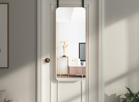 镜子对着卧室门好吗